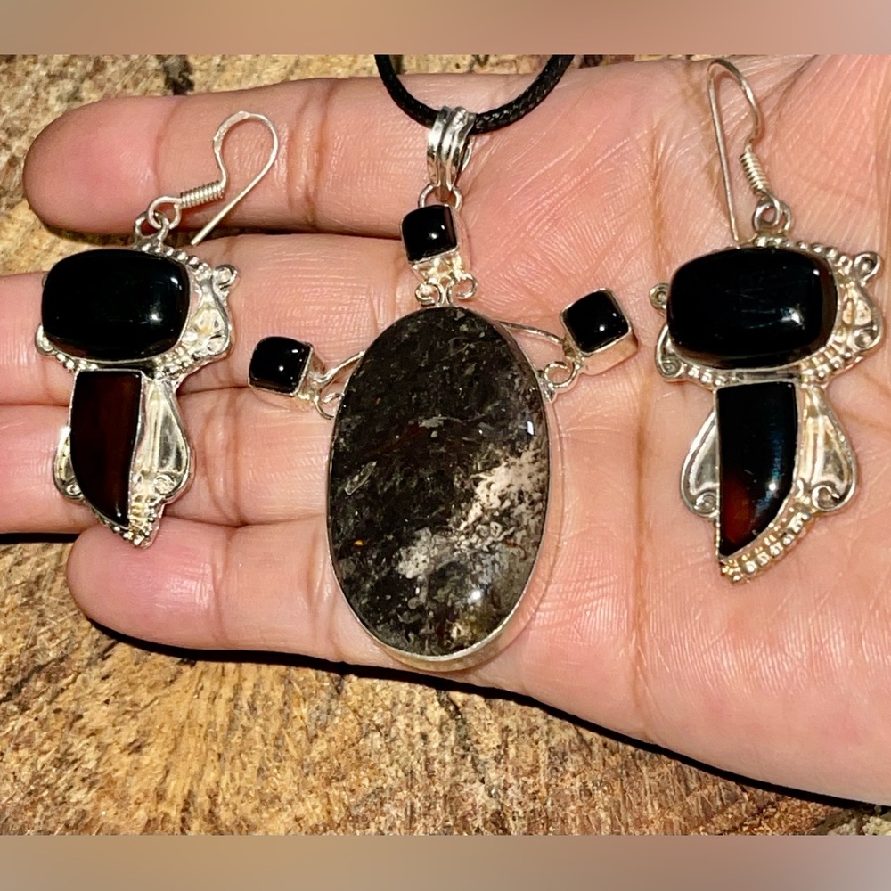 Jasper & Onyx Pendant & Earrings Set